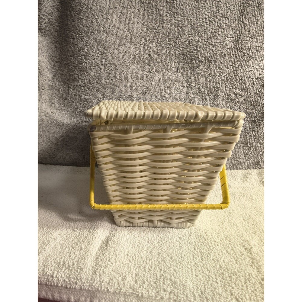 Vintage 1960s Woven Plastic Wicker Basket Purse Yellow Handles Grosgrain Bow Vtg - Picture 2 of 6